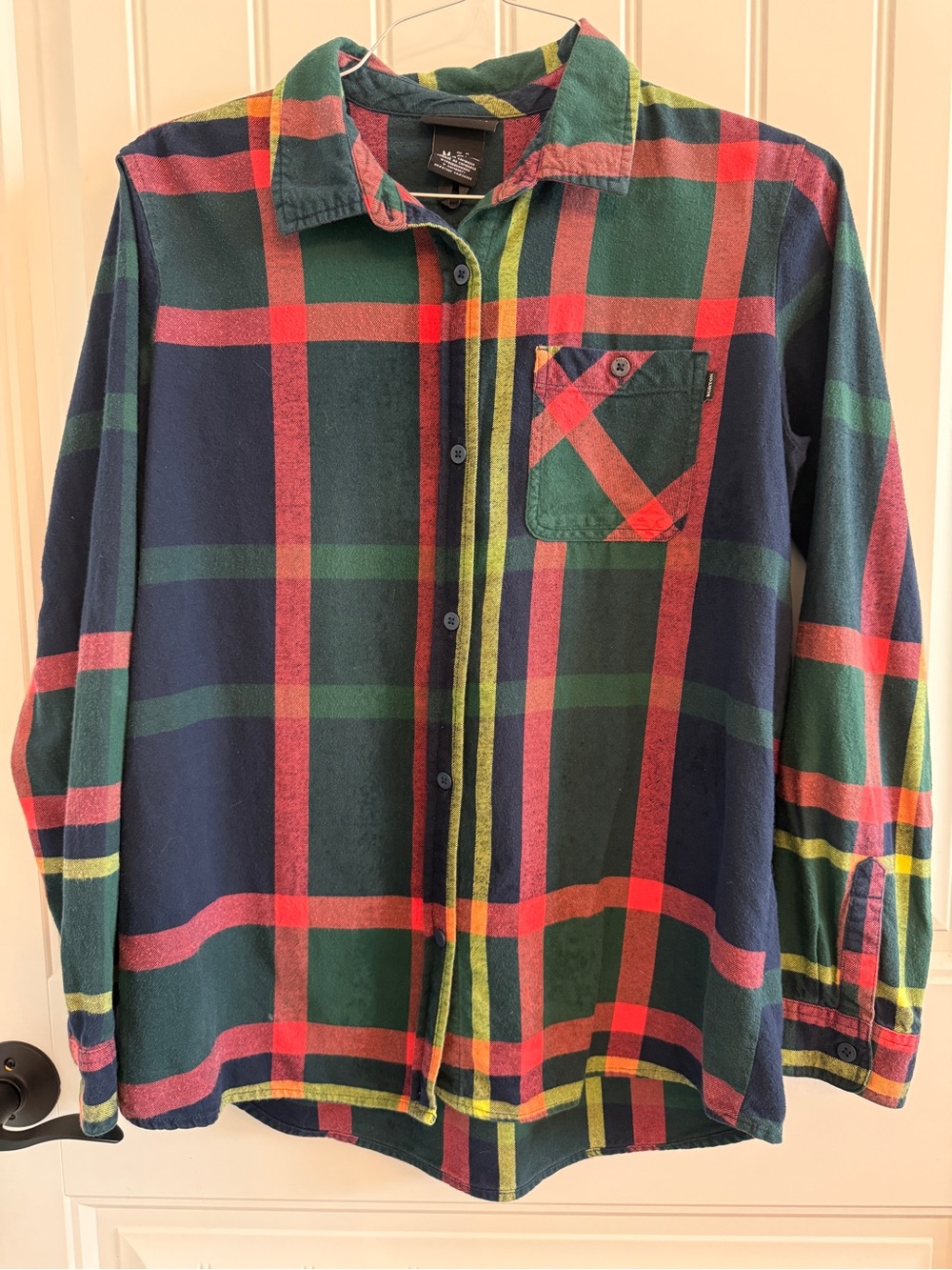 Burton women’s Plaid Button-Front Shirt size medium. 100% organic cotton.